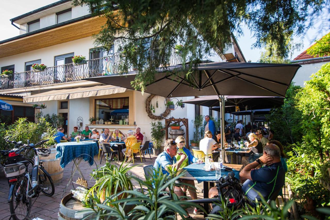Pension Julia - Haus Elisabeth - Weinhof Lang-Wallner Mörbisch am See Exterior foto