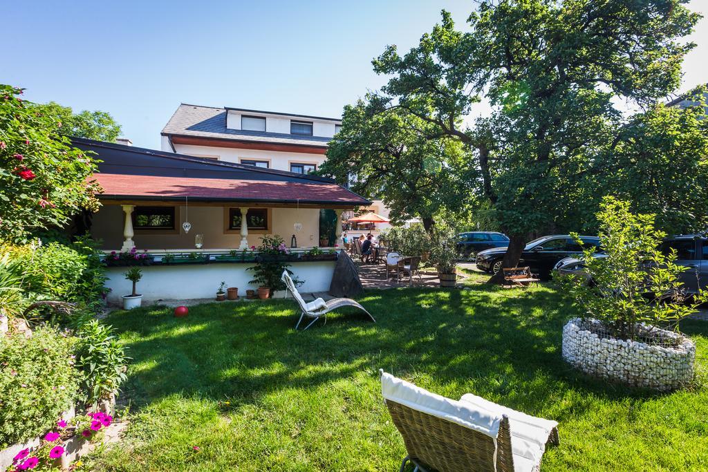 Pension Julia - Haus Elisabeth - Weinhof Lang-Wallner Mörbisch am See Exterior foto