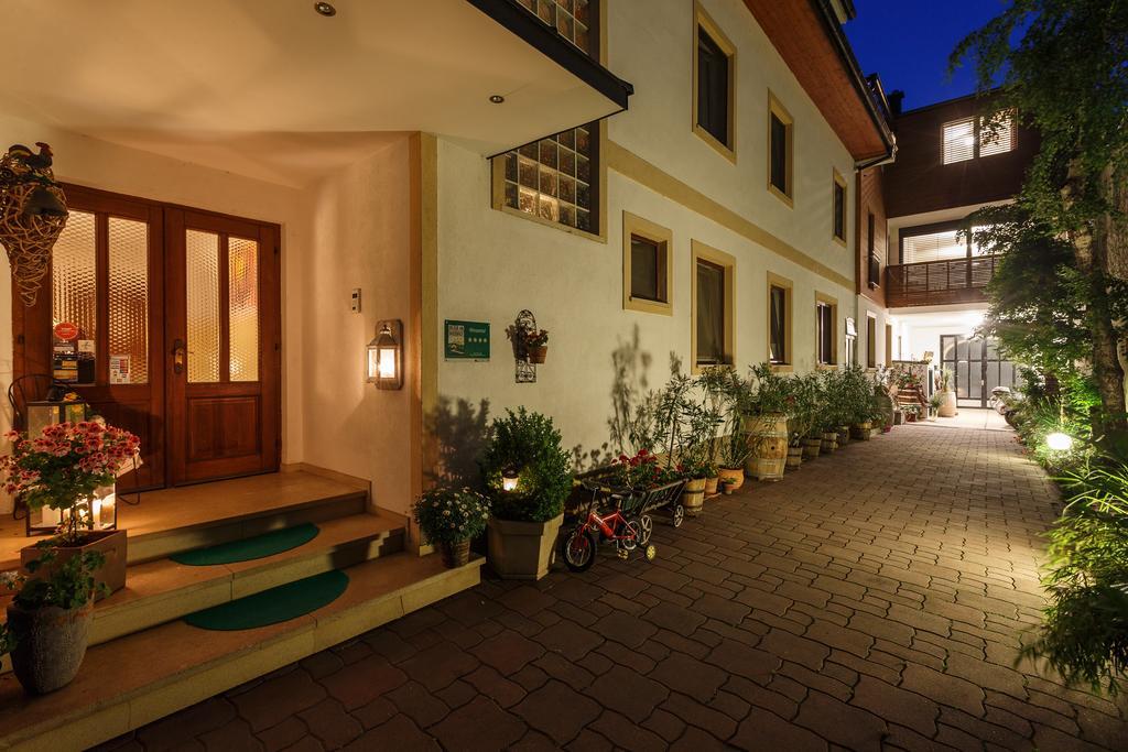 Pension Julia - Haus Elisabeth - Weinhof Lang-Wallner Mörbisch am See Exterior foto
