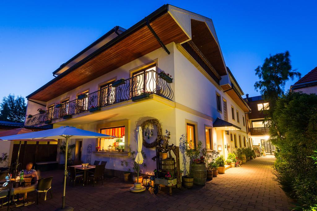 Pension Julia - Haus Elisabeth - Weinhof Lang-Wallner Mörbisch am See Exterior foto