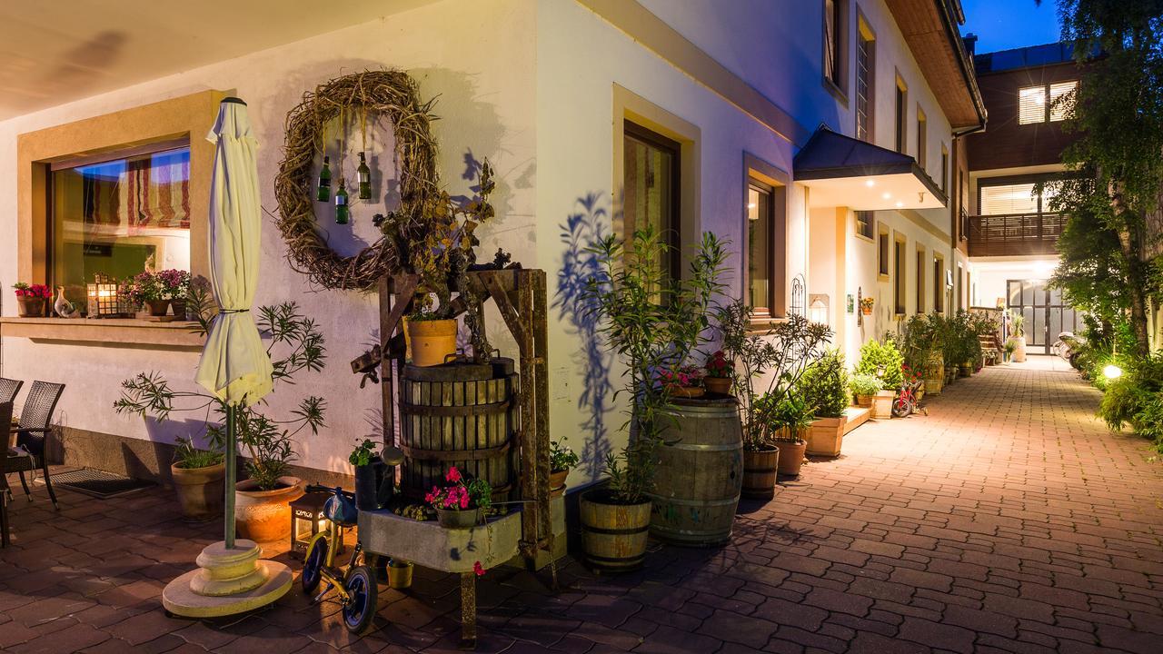 Pension Julia - Haus Elisabeth - Weinhof Lang-Wallner Mörbisch am See Exterior foto