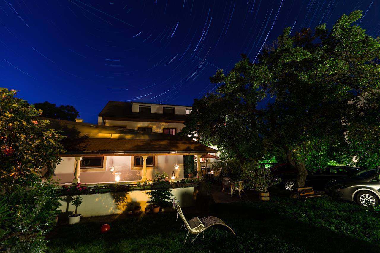 Pension Julia - Haus Elisabeth - Weinhof Lang-Wallner Mörbisch am See Exterior foto